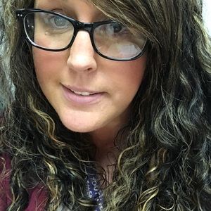 Meet your Posher, Hilary